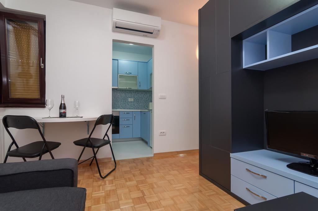 Apartment Gal *